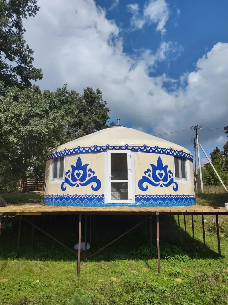 Юрта с синим орнаментом