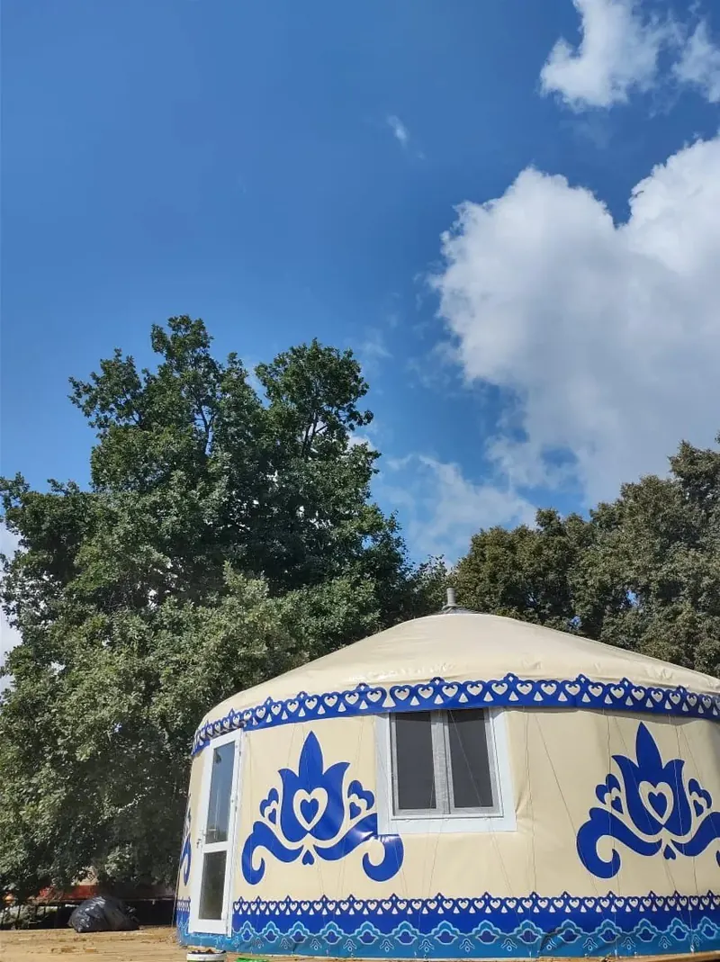 Юрта с синим орнаментом