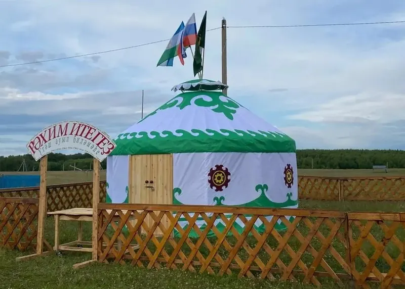 Юрты на сабантуях