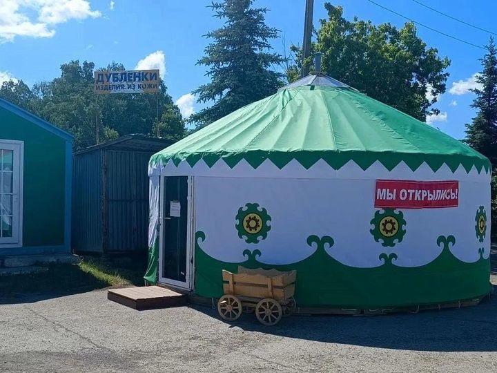 Юрта-магазин на трассе М5